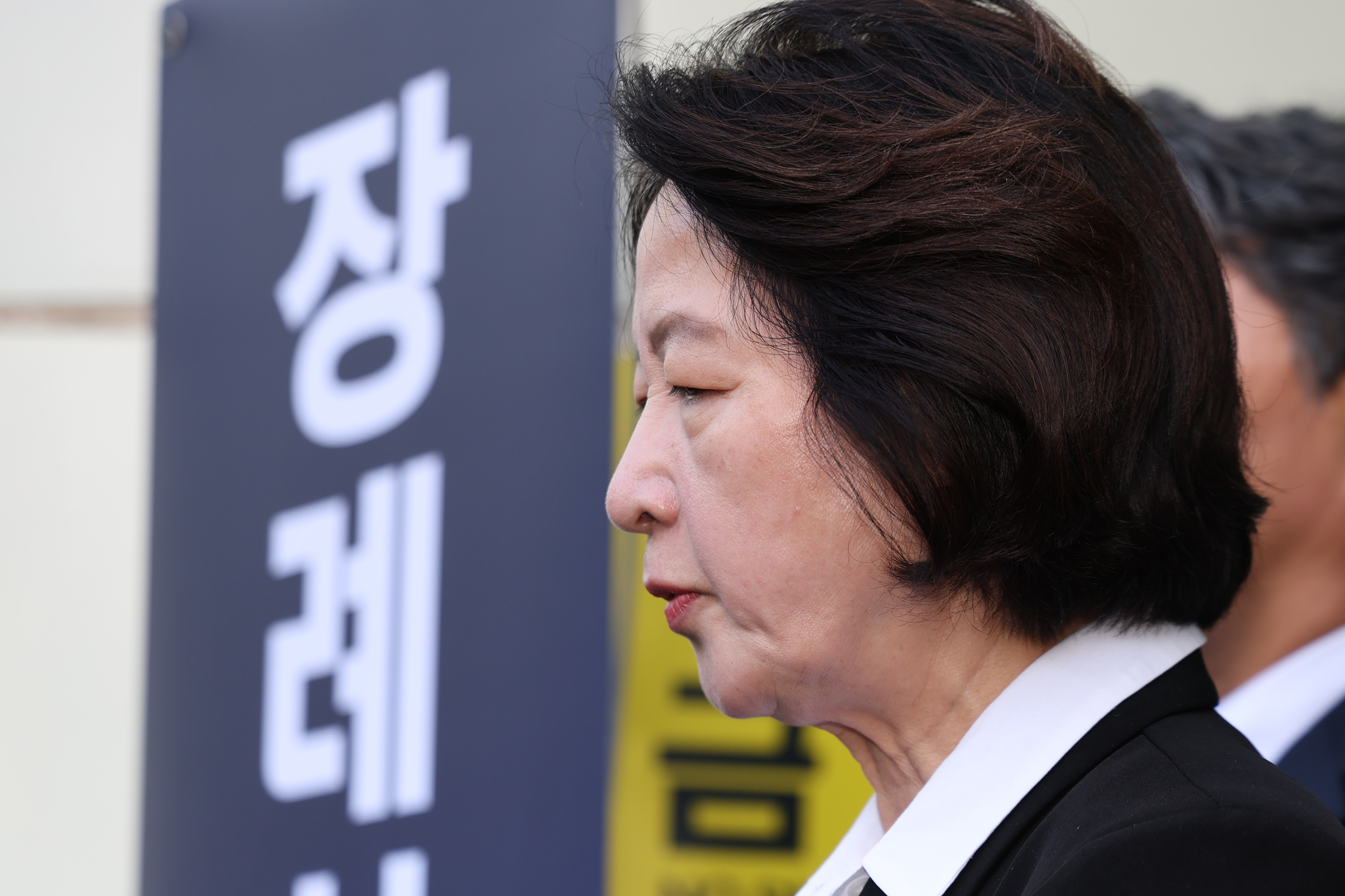 “의도와 다르게 전달됐다면⋯” 추미애, 빈소서 ‘소방 빨대’ 사과