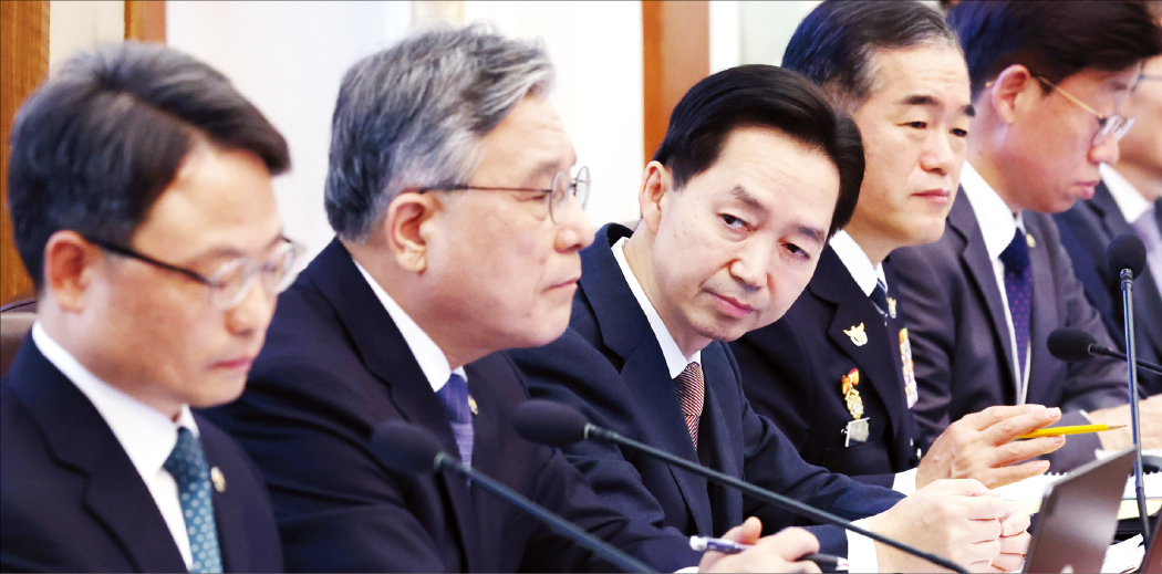 李 “중수청장, 한 달에 한 번은 오라”⋯ 불참 허용, 배석은 고수
