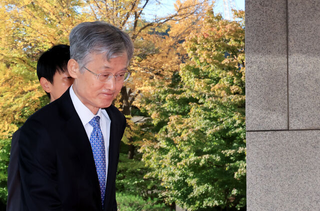 與, 조희대 휴대전화 교체내역 조회⋯ 국힘 “스토킹 폭력” “공유 못 받아”